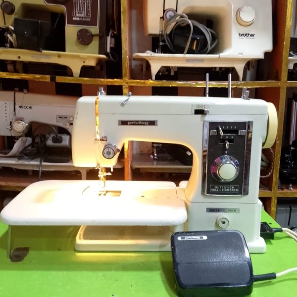 PRIVILEG HEAVY DUTY SEWING MACHINE