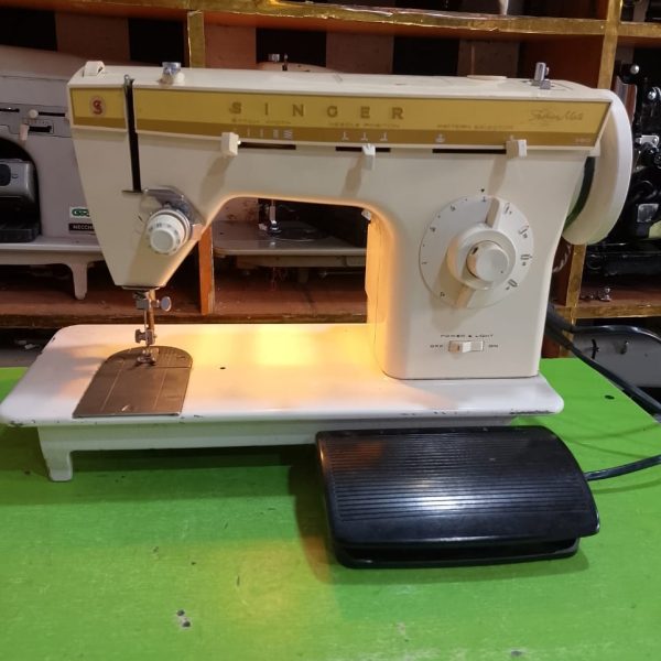 SINGER SEWING MACHINE