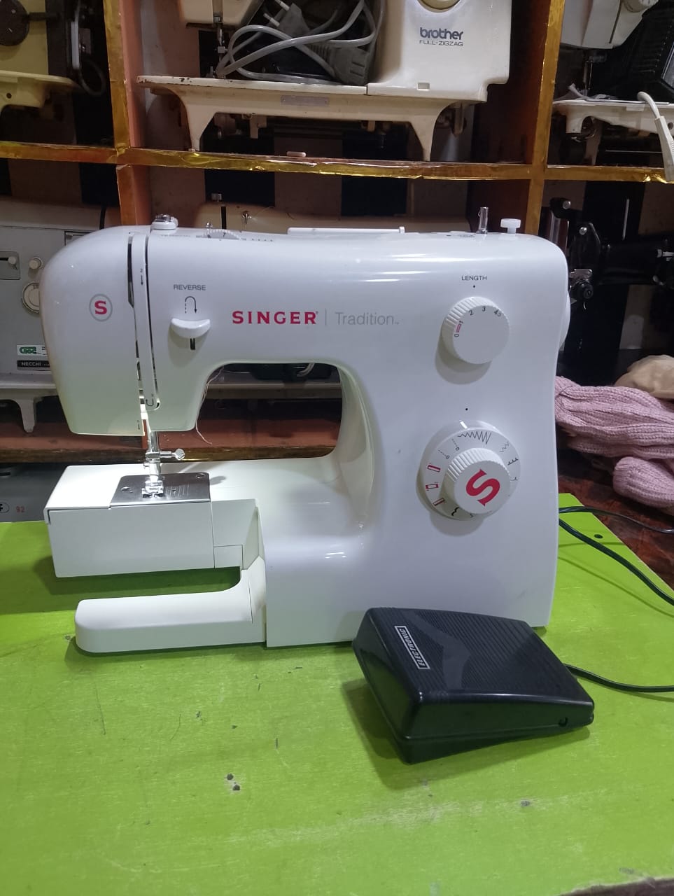 SINGER SEWING MACHINE