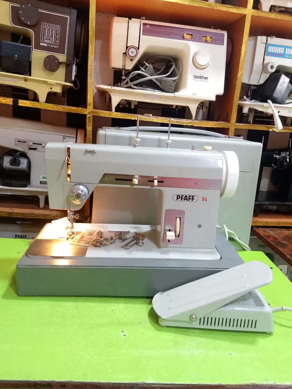 PFAFF 94 ELECTRIC AND MANUAL SEWING MACHINE