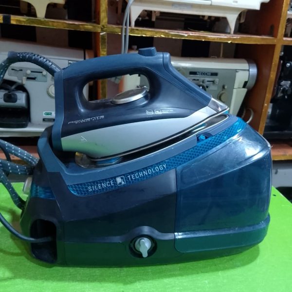 ROWENTA Silence Steam Generator Iron